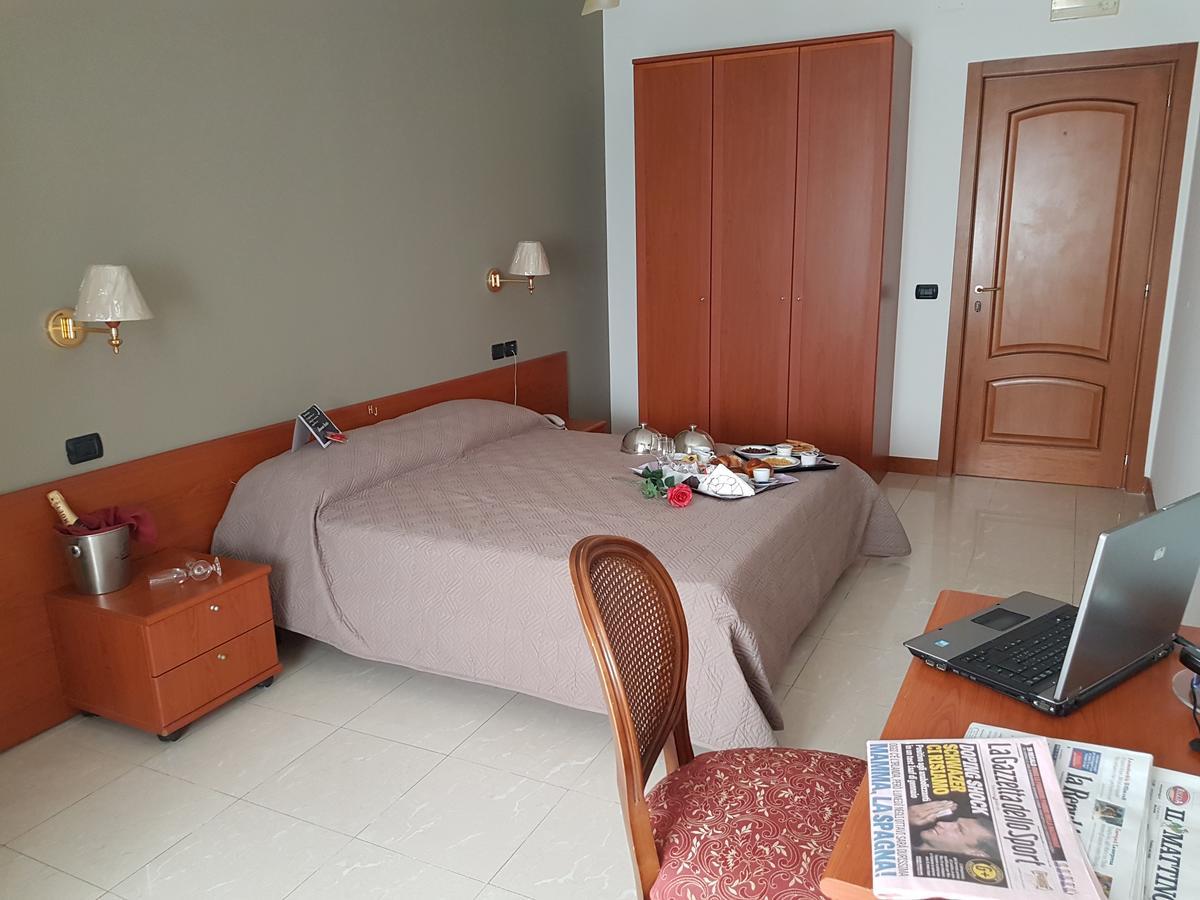 Hotel Joy Castel Volturno Extérieur photo