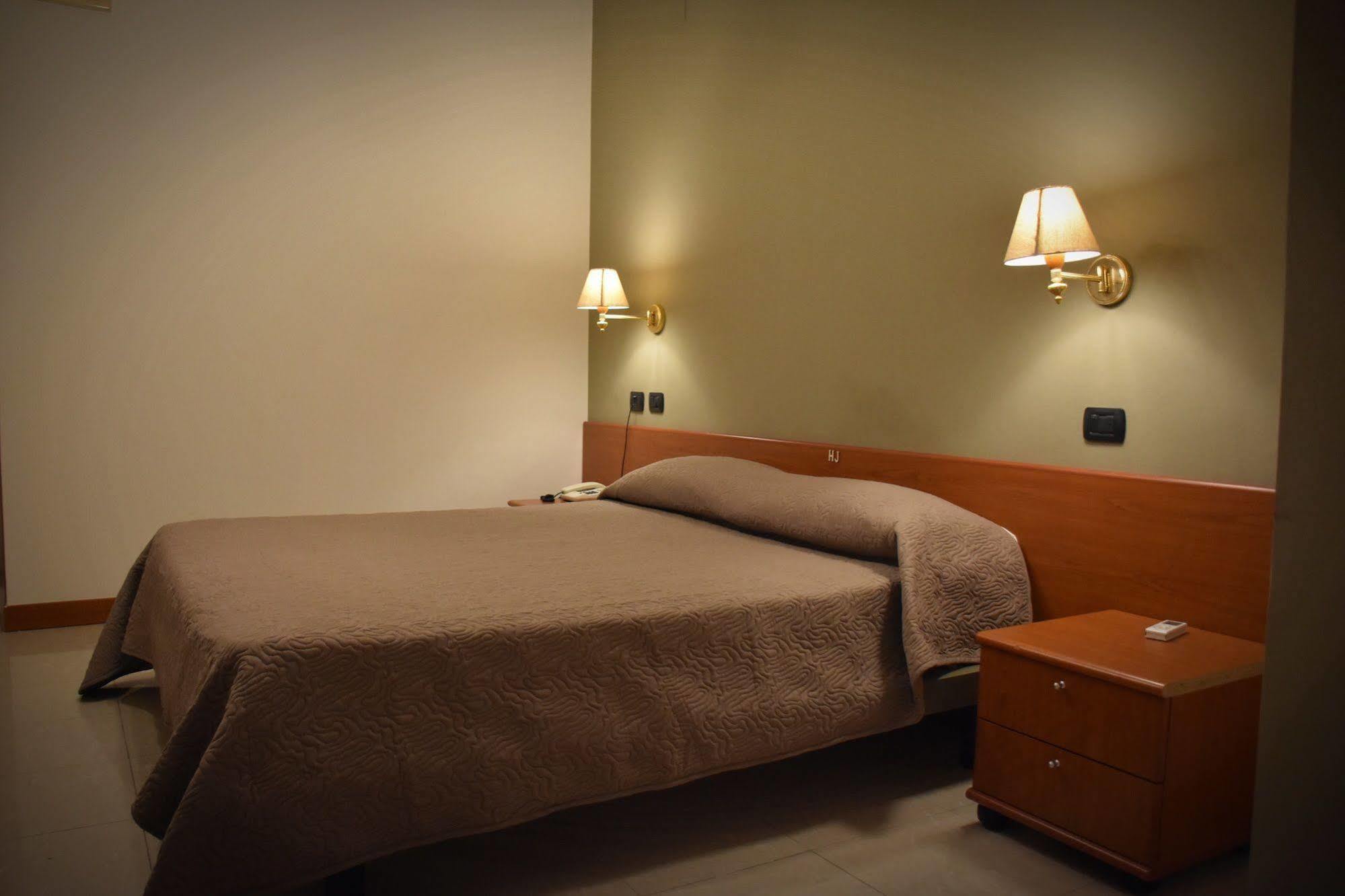 Hotel Joy Castel Volturno Extérieur photo